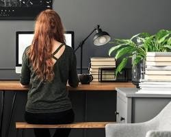 Crio textos que capturam a atenção e informam, usando meus três anos de experiência em marketing.