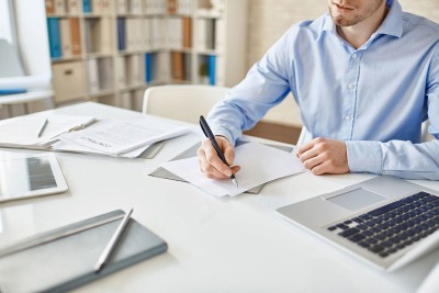 Reviso seu texto de forma minuciosa (R$50 a cada 500 palavras)