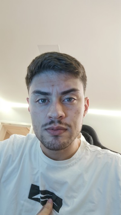 Realizo leituras minuciosas.